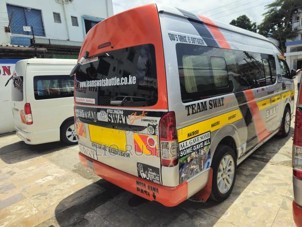Toyota HiAce 2019 Silver - thumbnail 7