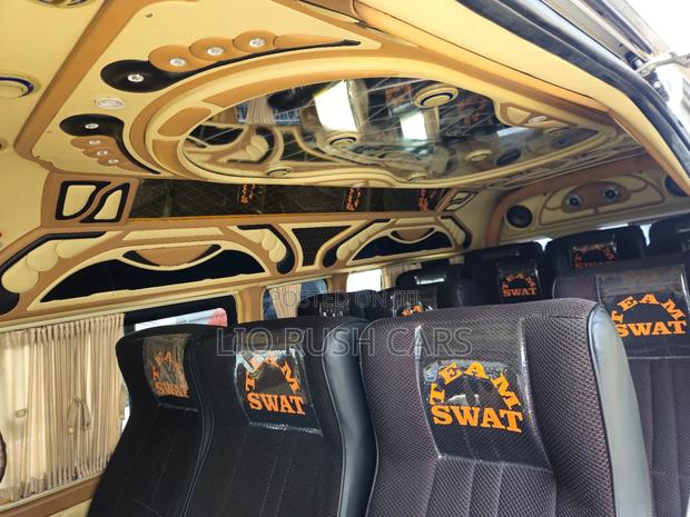 Toyota HiAce 2019 Silver - thumbnail 17