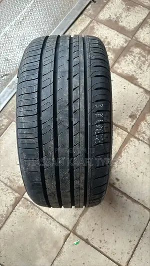 235/40r18 Atlander Tyre (Madein Thailand)
