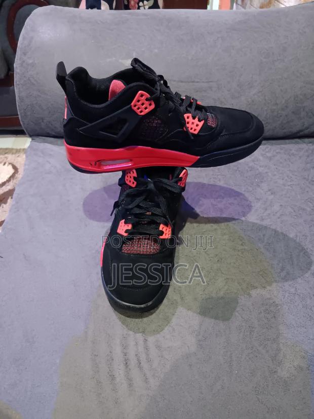 Air Jordan 4 - thumbnail 3