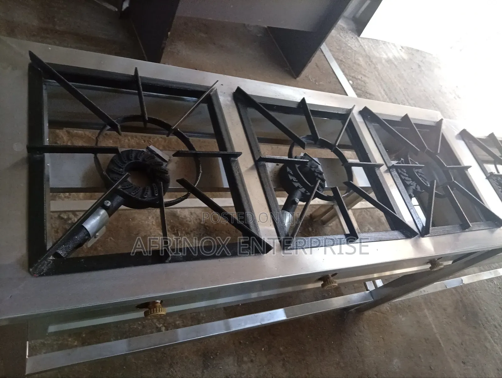 Powerful Cooker, Three Burner Gas Stove