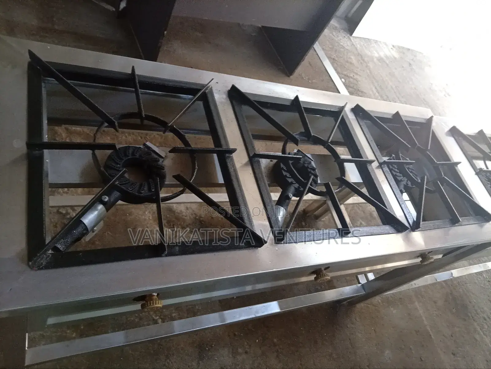 Powerful Cooker, Three Burner Gas Stove