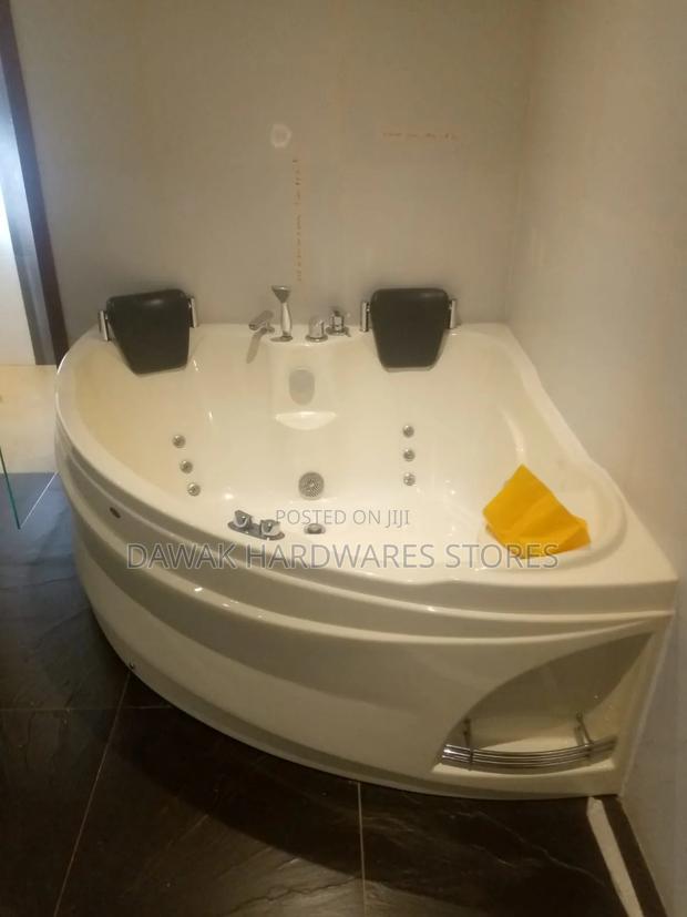 Corner Jacuzzi