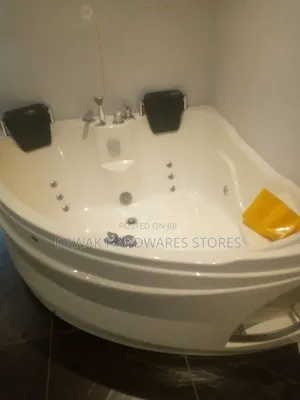 Corner Jacuzzi