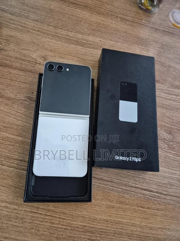 Samsung Galaxy Z Flip5 256 GB Black - thumbnail 3