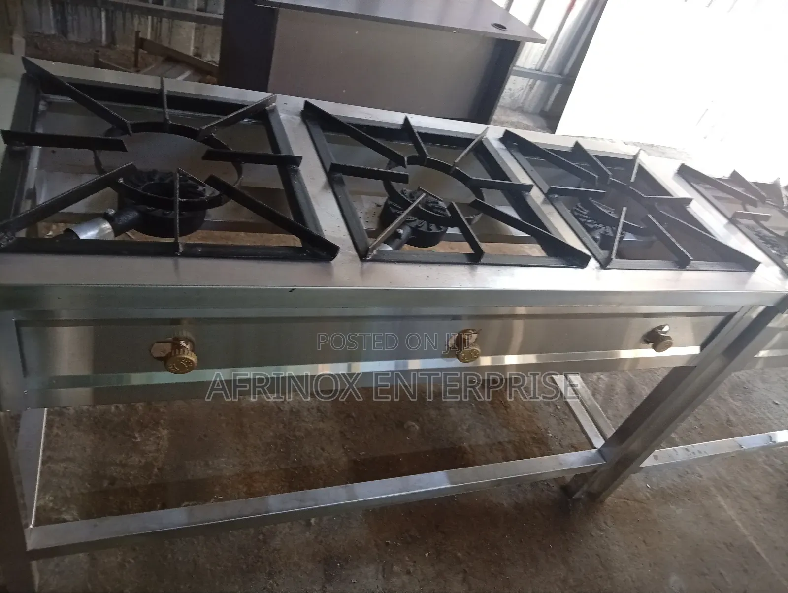 Cooker for Sale, Three Burners. Payment on Delivery