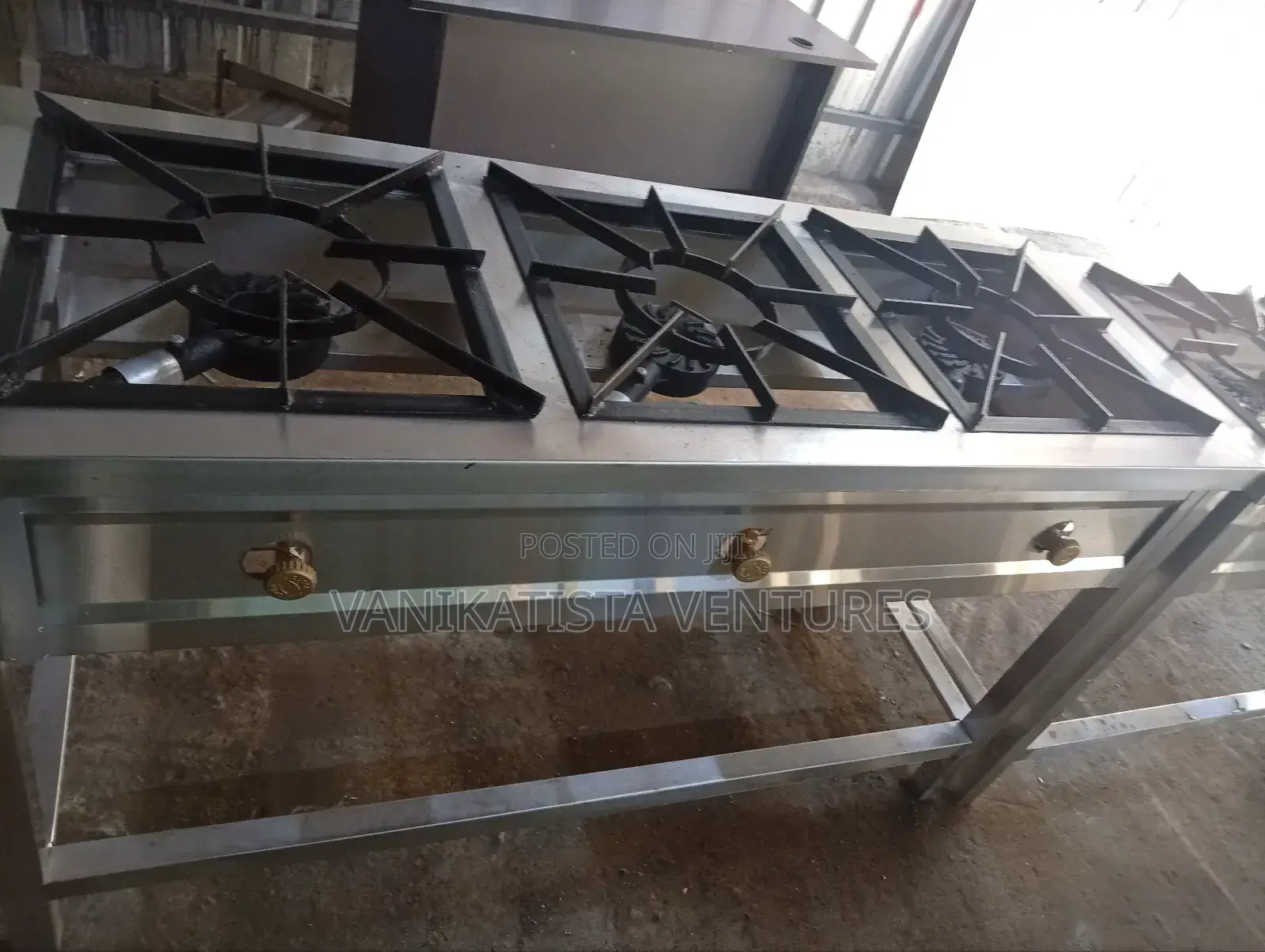Cooker for Sale, Three Burners. Payment on Delivery