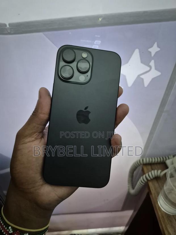 Apple iPhone 16 Pro Max 256 GB Black - main view