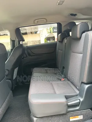 Toyota Sienta 2018 Silver
