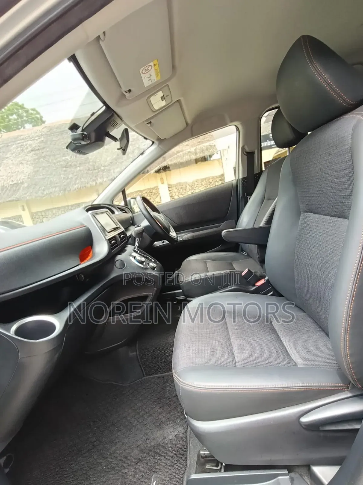 Toyota Sienta 2018 Silver