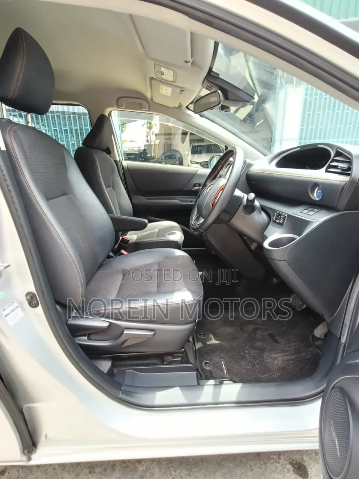 Toyota Sienta 2018 Silver