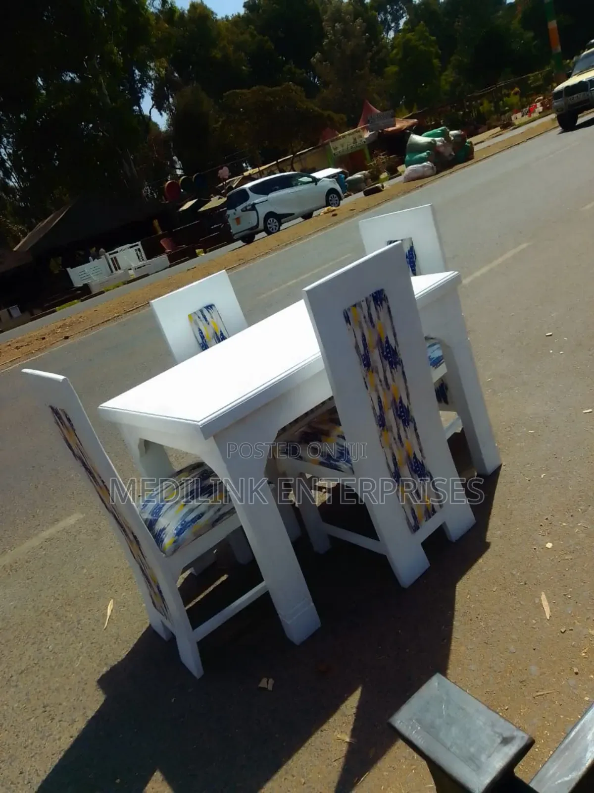 4-Seatee Solid Upholstered Dining Table Set
