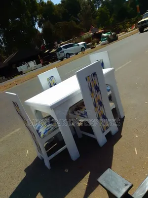 4-Seatee Solid Upholstered Dining Table Set