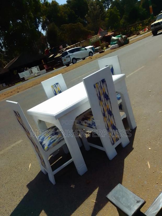 4-Seatee Solid Upholstered Dining Table Set