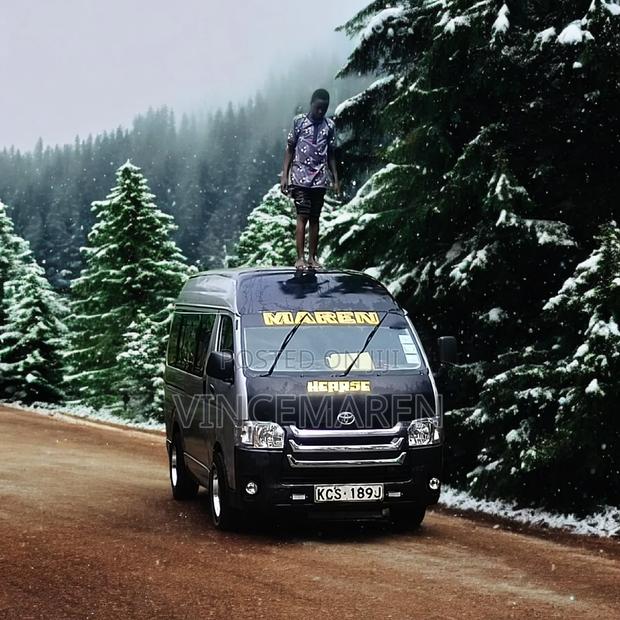 Toyota HiAce 2012 Silver - thumbnail 12