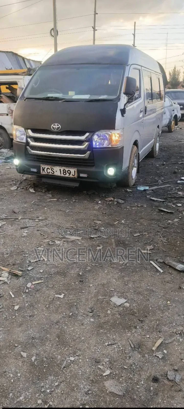 Toyota HiAce 2012 Silver