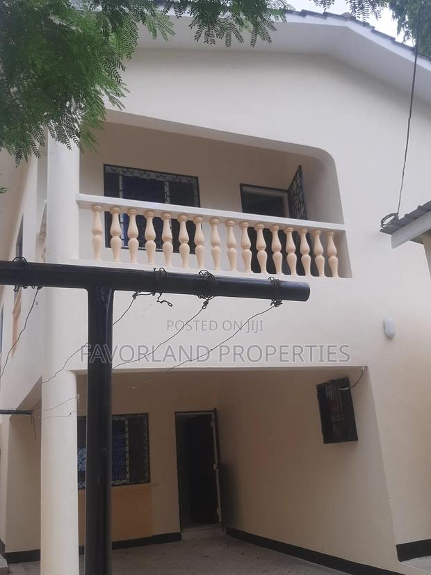 4bdrm Maisonette in Vescon 1 Estate for rent