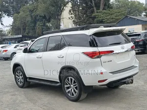 Toyota Fortuner 2.8 D AWD 2018 White