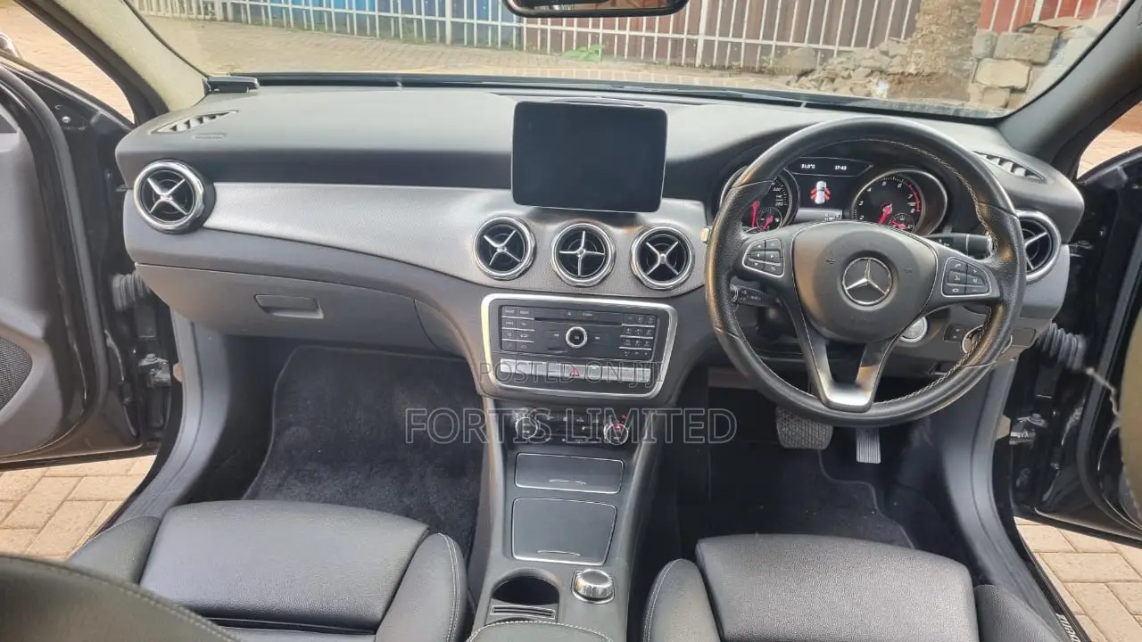 Mercedes-Benz GLA-Class 2018 Black