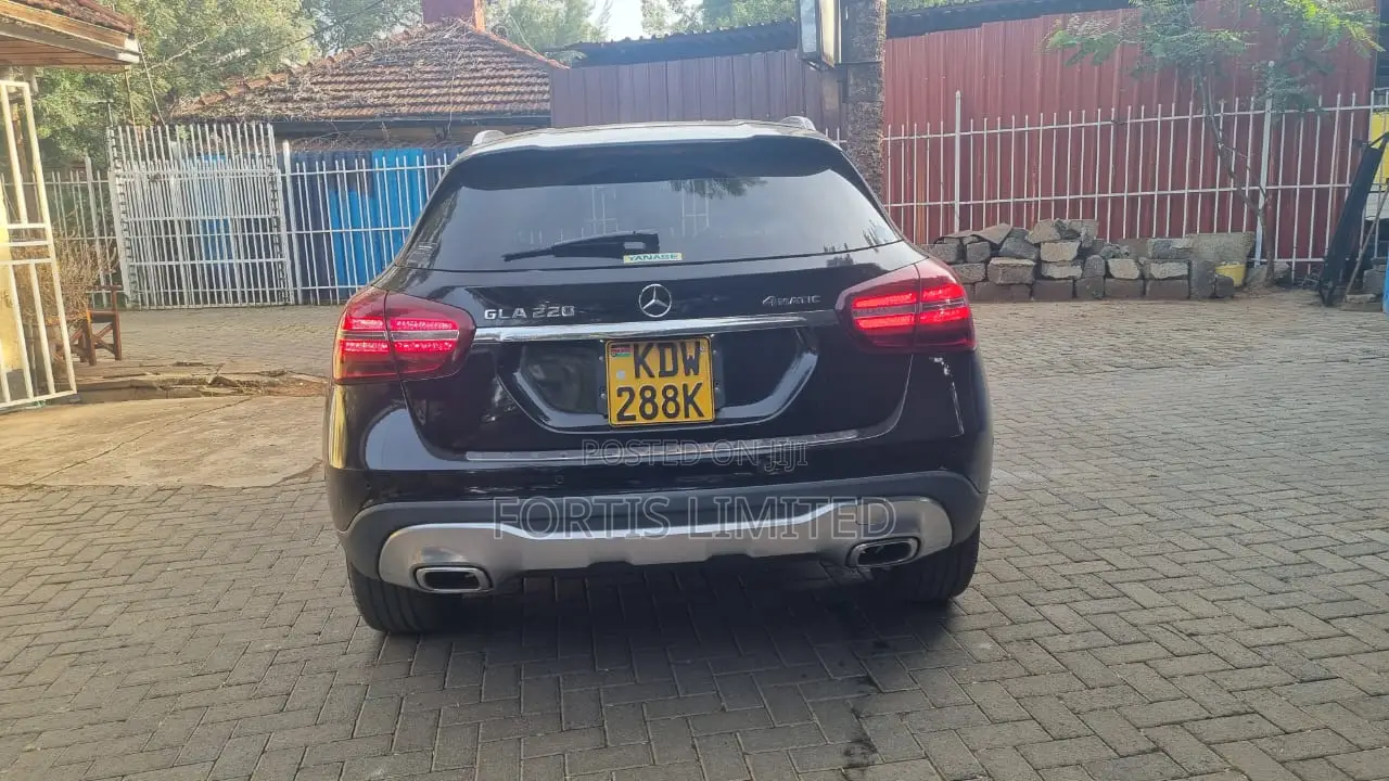 Mercedes-Benz GLA-Class 2018 Black