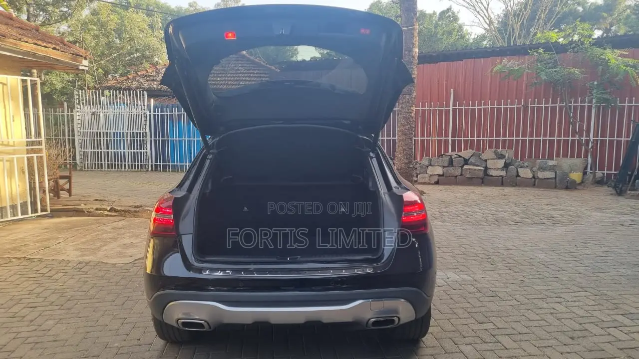 Mercedes-Benz GLA-Class 2018 Black