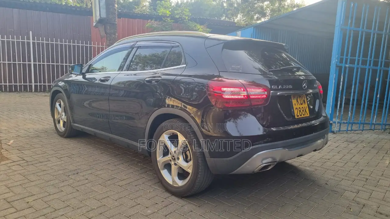 Mercedes-Benz GLA-Class 2018 Black