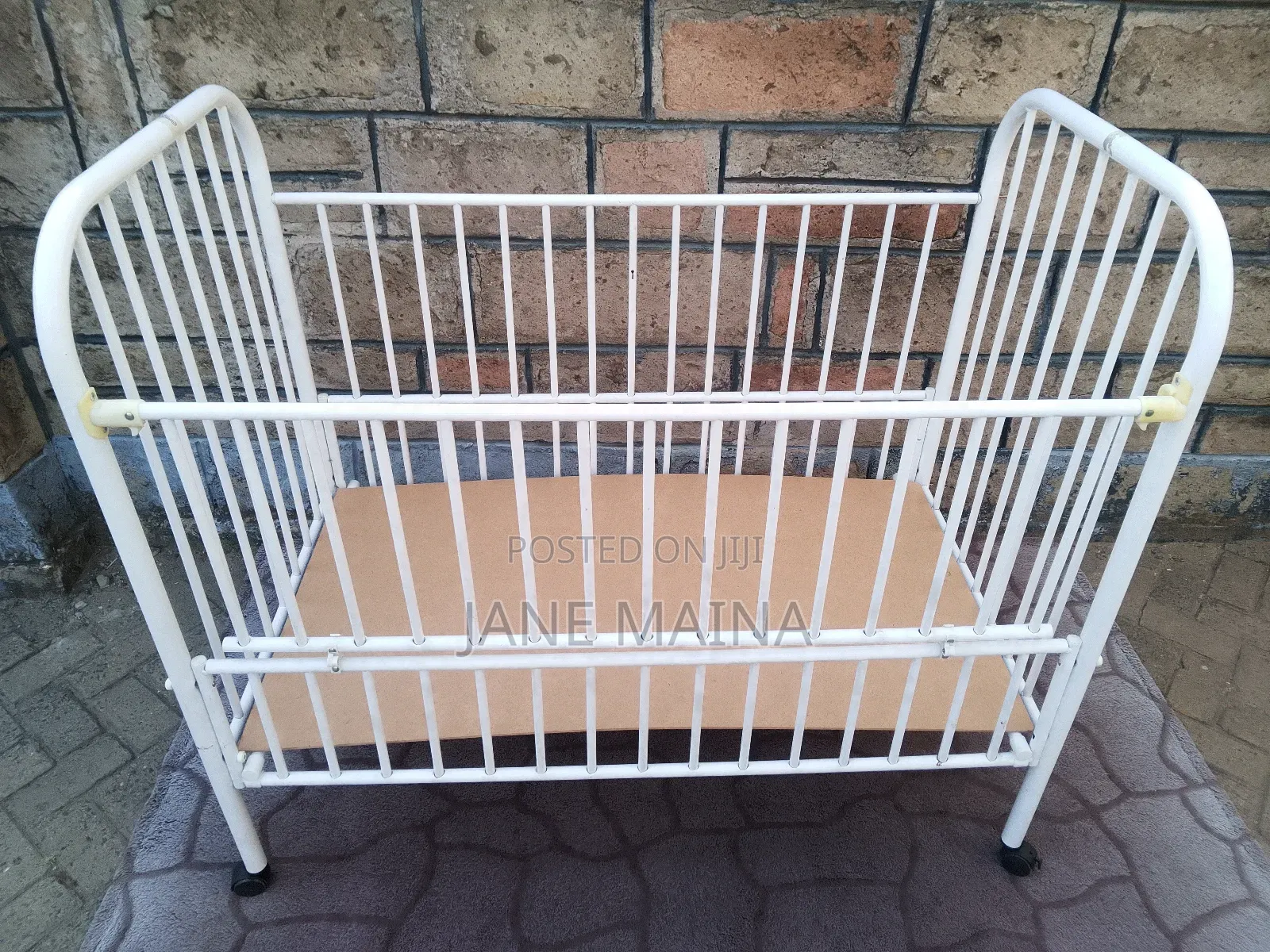 Beautiful Dismantlable Metallic White Baby Cot in Mint Condition
