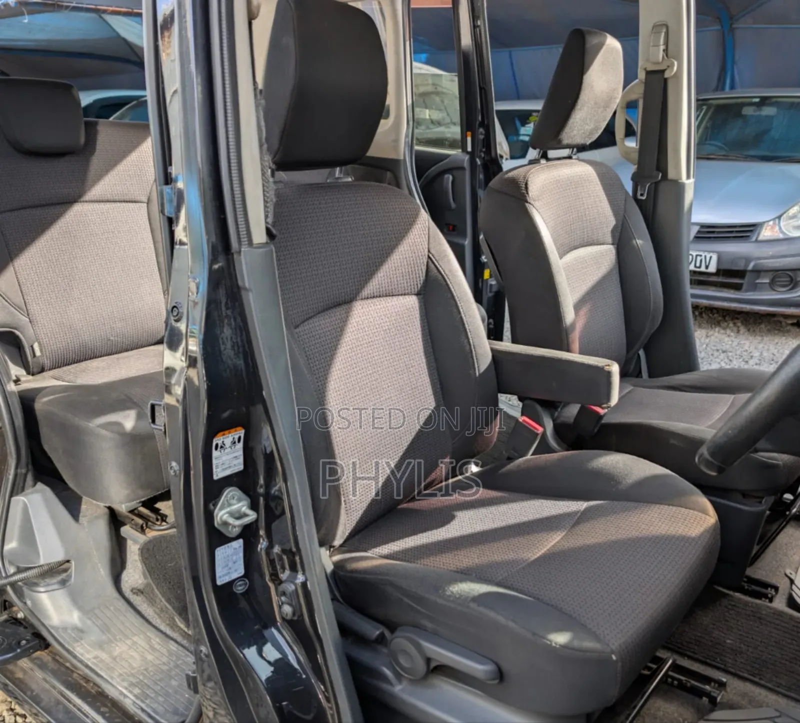 Mitsubishi Delica 2014 Black