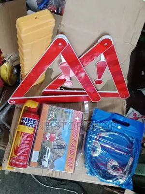 Car Emergency Roadside Safety Kits 4in1 With Foldable Life Savers