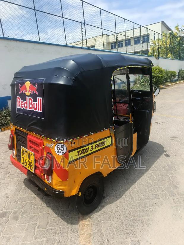 Bajaj RE 2018 Yellow - thumbnail 3