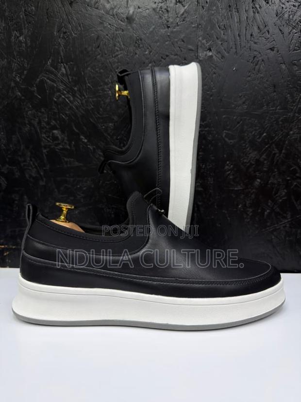 Clarks Slip ~On Casuals - thumbnail 2
