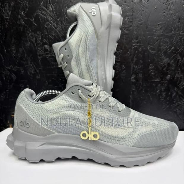 Alo Sneakers - thumbnail 2