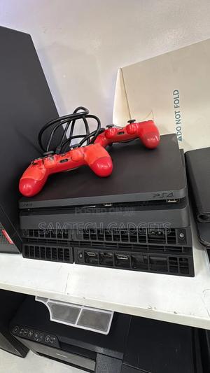 Sony Ps4 With 8 Free Games - thumbnail 2