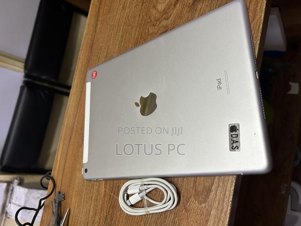 Apple iPad 10.2 (2020) 128 GB Silver - main view