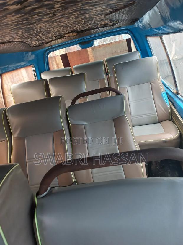 Nissan Caravan (Urvan) 2000 White - thumbnail 2