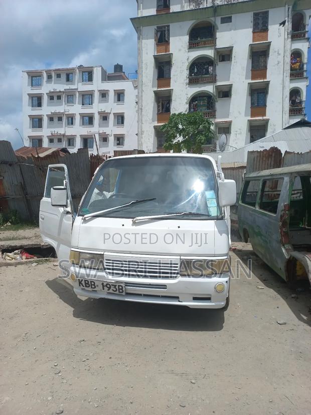 Nissan Caravan (Urvan) 2000 White - thumbnail 5