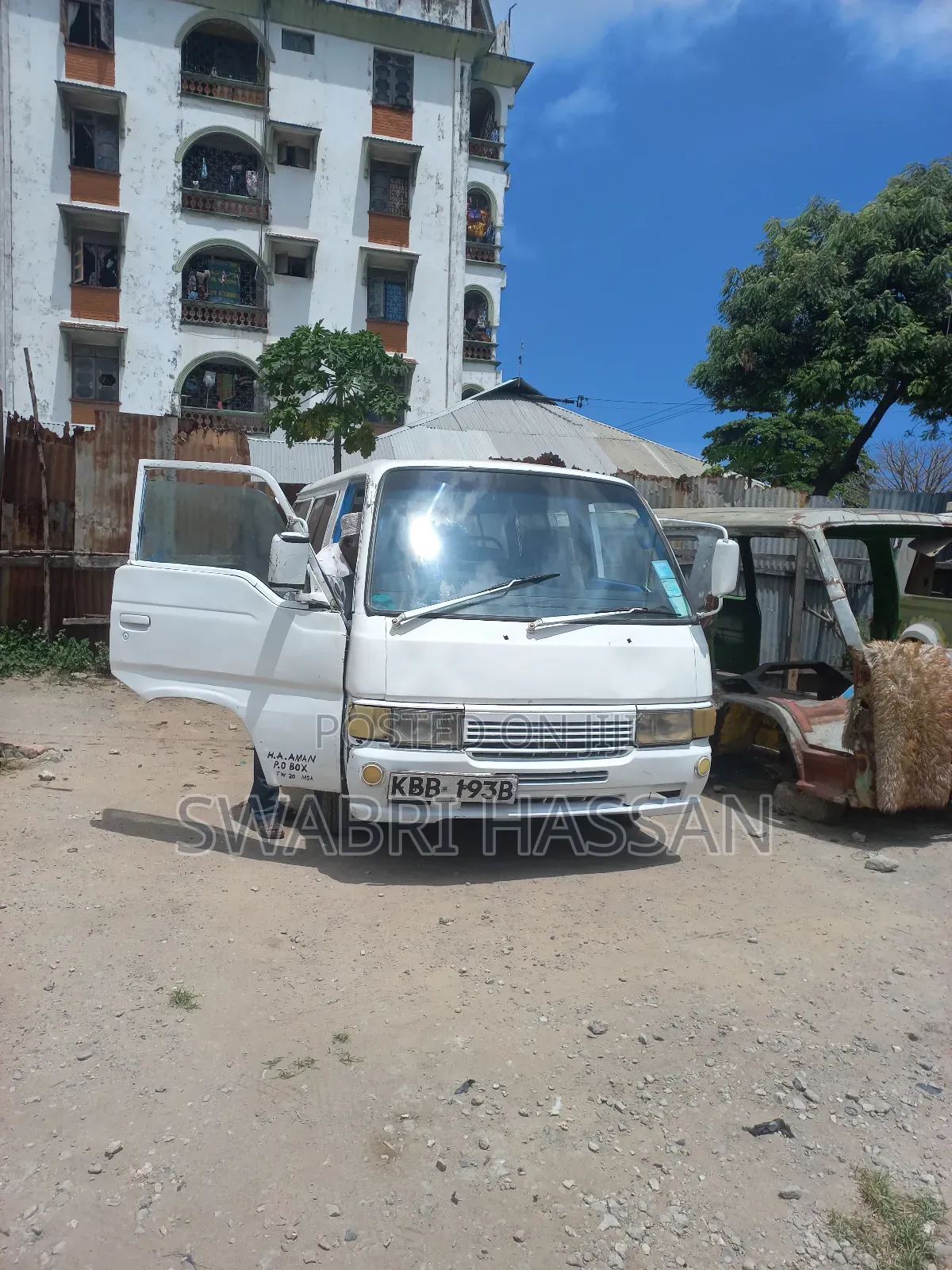 Nissan Caravan (Urvan) 2000 White
