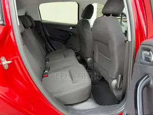 Peugeot 208 2018 Red