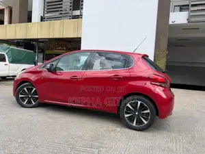 Peugeot 208 2018 Red