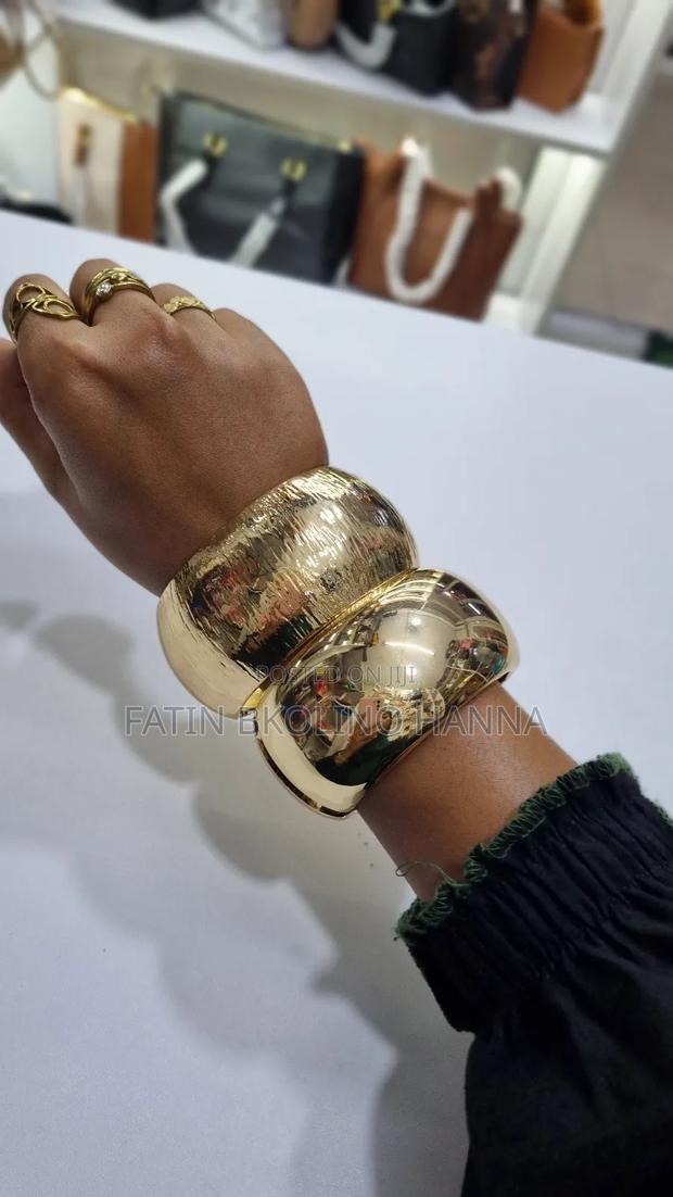 Trendy Bangles Women - main view