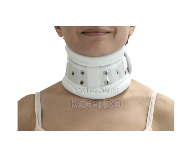 Cervical Collar 01-0112 – Adult Plastic Cervical Collar - main view