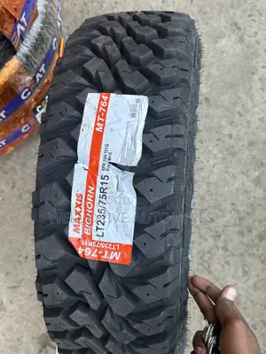 235/75r15 Maxxis M/T 674