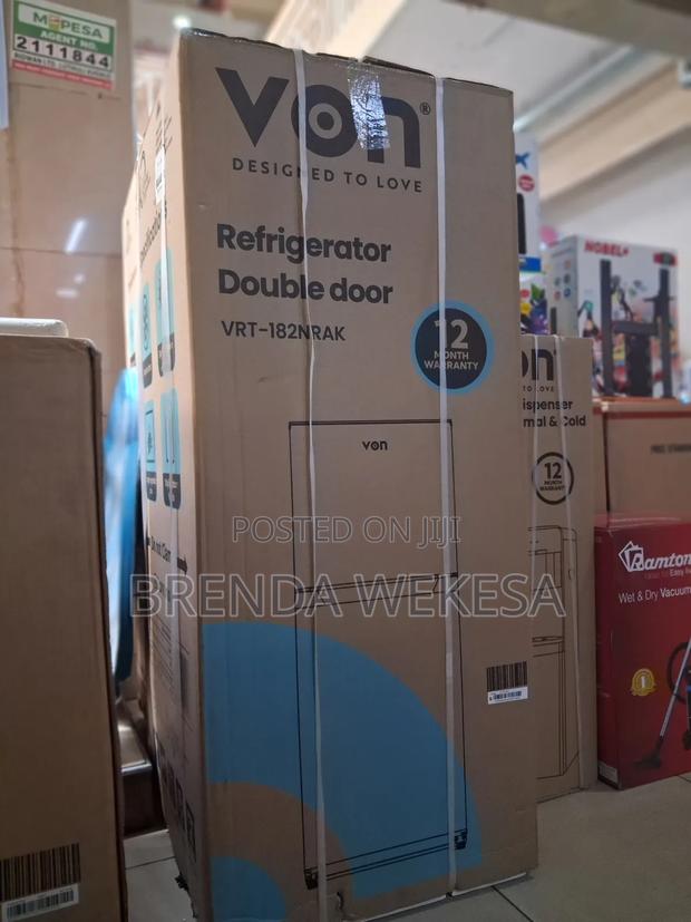 Von Vart-182nrak Double-Door Refrigerator.