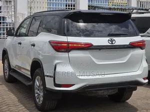 Toyota Fortuner 2.8 D AWD 2020 White