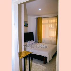 Luxurious One Bedroom Airbnb - thumbnail 2