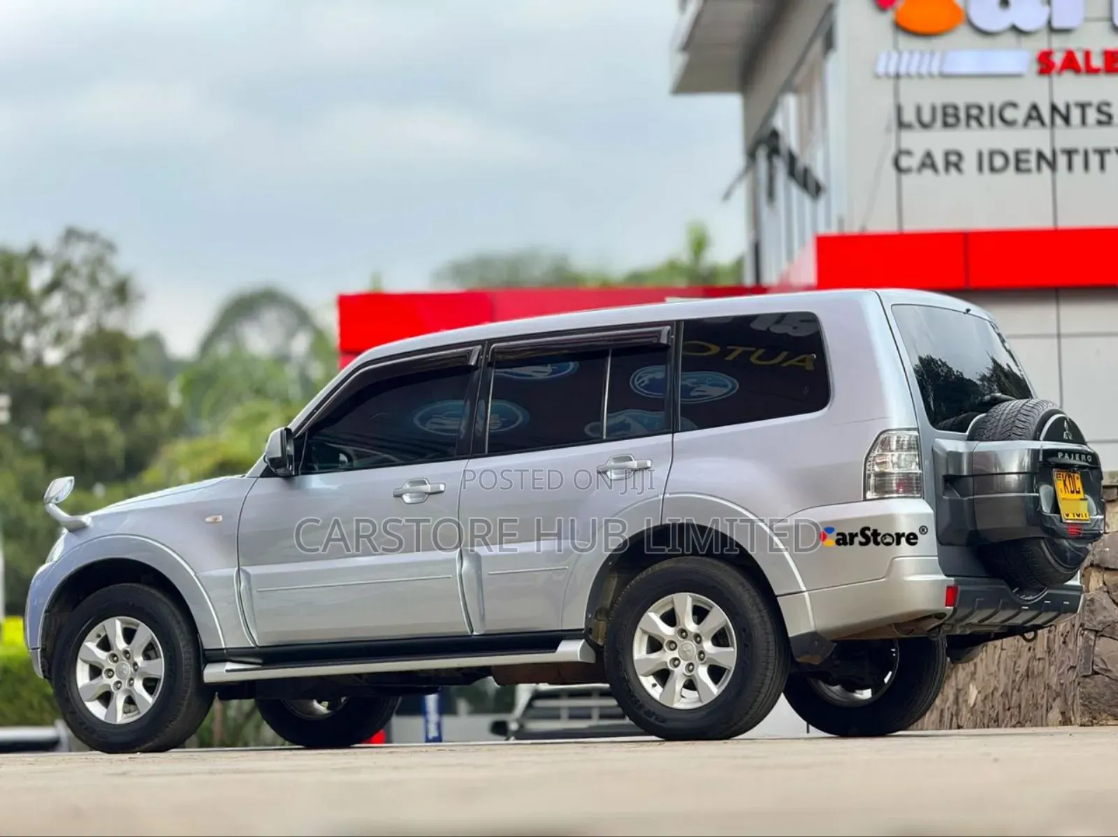Mitsubishi Pajero V80 3.5 V6 GL/GLS 2016 Silver