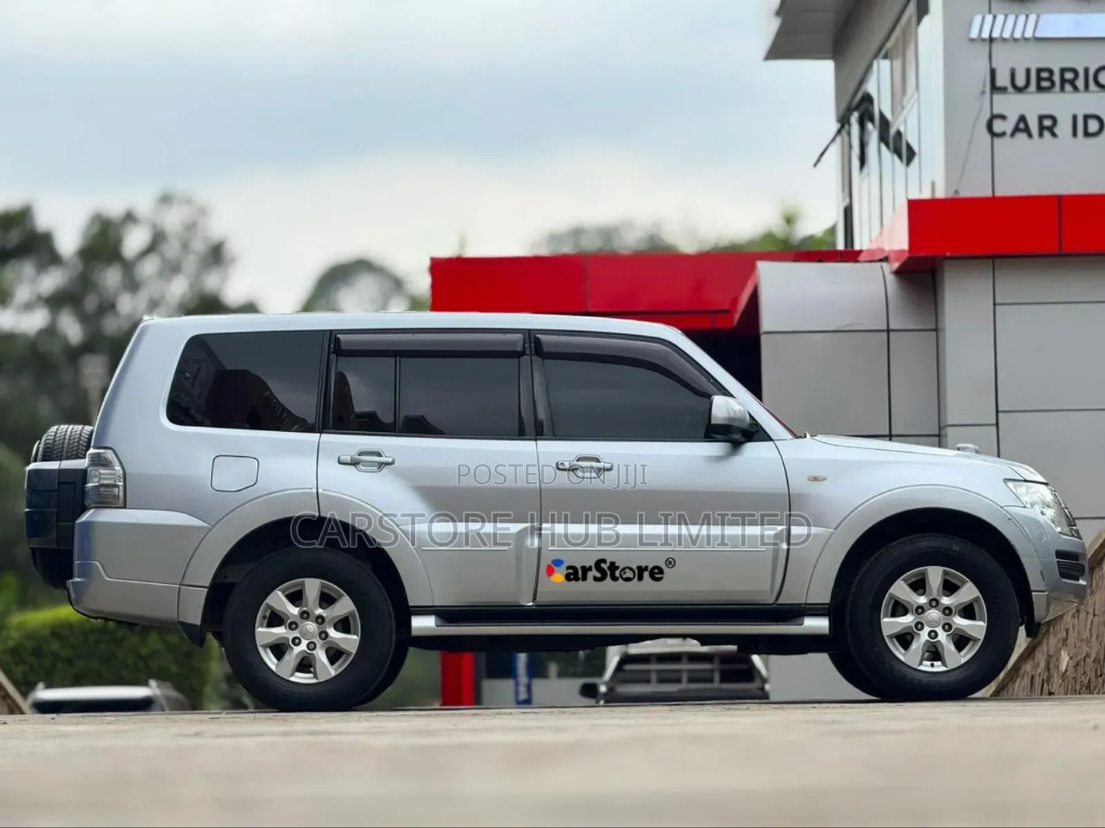 Mitsubishi Pajero V80 3.5 V6 GL/GLS 2016 Silver