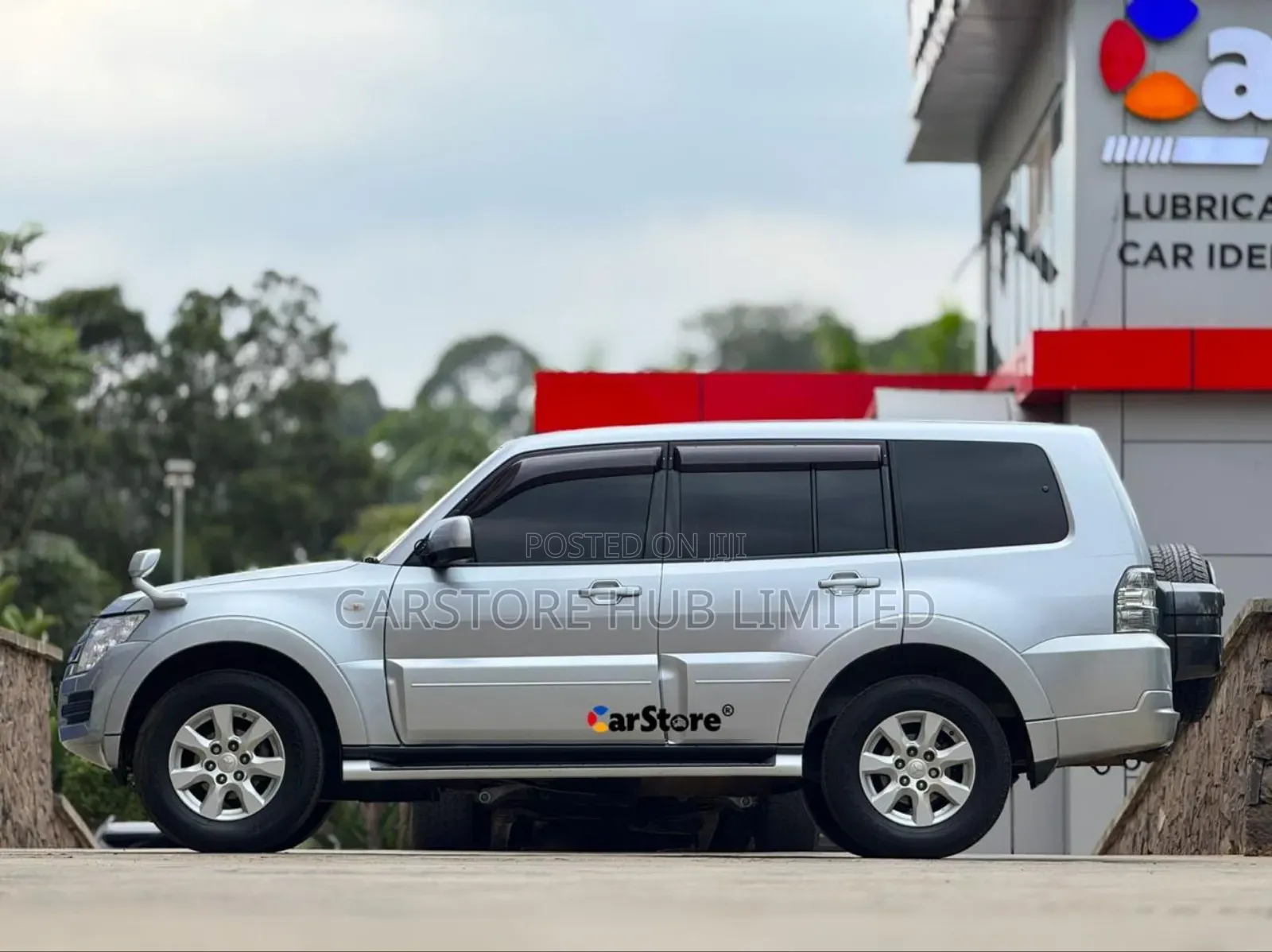 Mitsubishi Pajero V80 3.5 V6 GL/GLS 2016 Silver