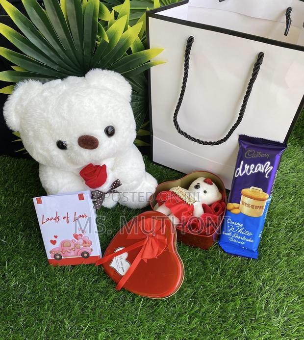  Cadbury / Teddy Valentines Teddy Gift Set* 