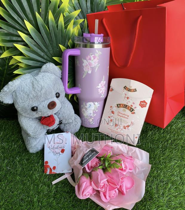 Walkers Whisky / Brandy Liqueurs Chocolate Valentines Gift Package - thumbnail 9